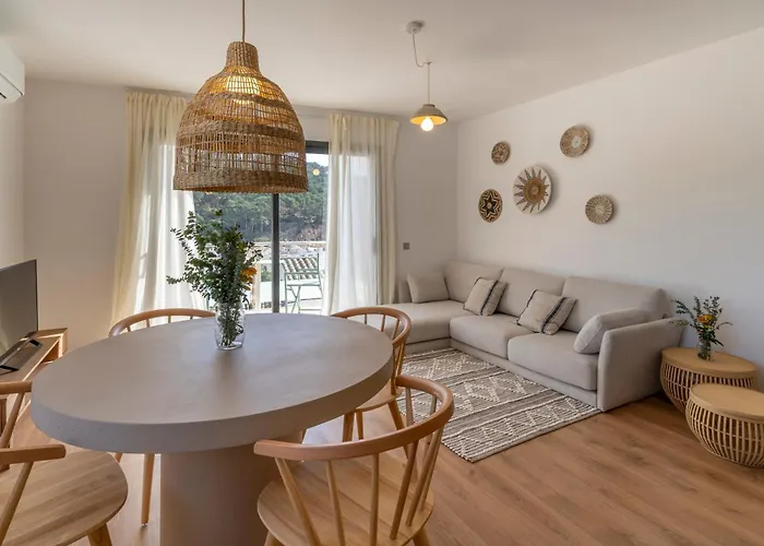 Apartamentos Vista Bella Tamariu