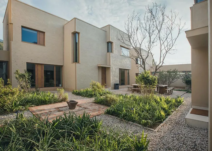 The Long Circle House