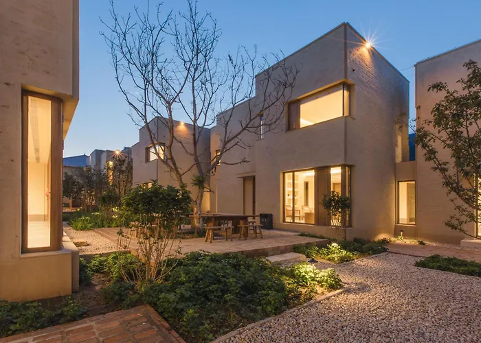 The Long Circle House