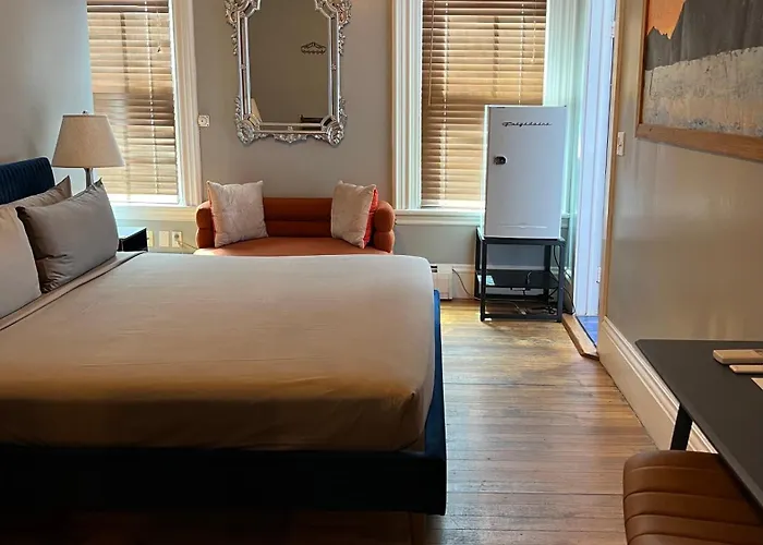 Somerset House Inn