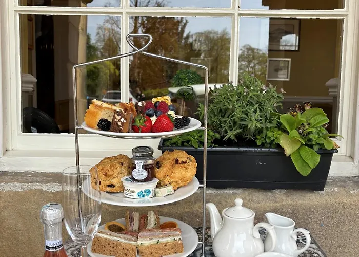No 6 The Square Tearooms & Accommodation