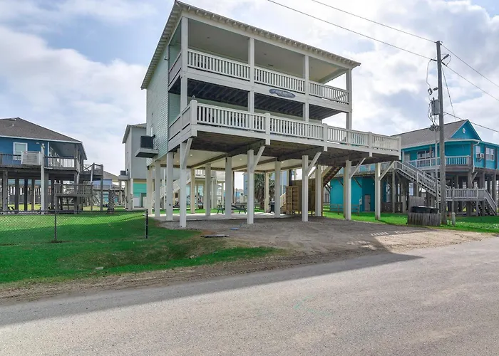 1 Block To Shore: Crystal Beach Gem, Deck & Views