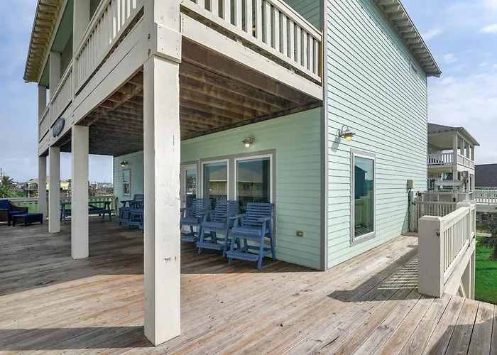 1 Block To Shore: Crystal Beach Gem, Deck & Views