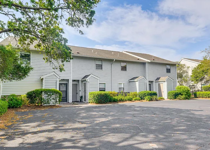 'Almond Grove Cottage' W/ Patio: Walk To Beach!