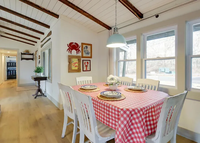 Steps To Beaches & Main Street: Hyannis Retreat