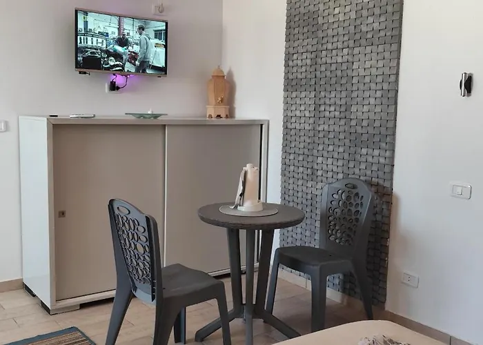 Dar Lebharr Studio