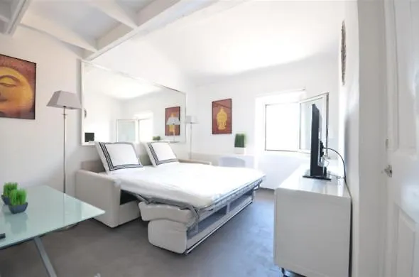 appartements 3 studios pour 2 ou 3 ou 5 ou 6 per centre ville Saint Tropez avec parking