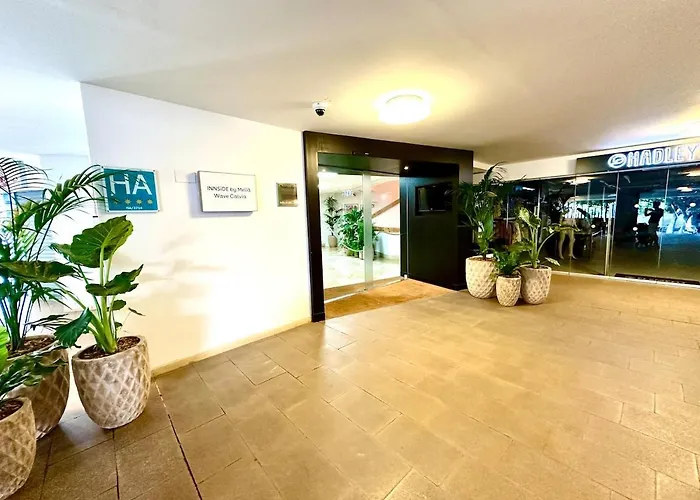 Beautiful Sea View Apartment & Direct Pool Access