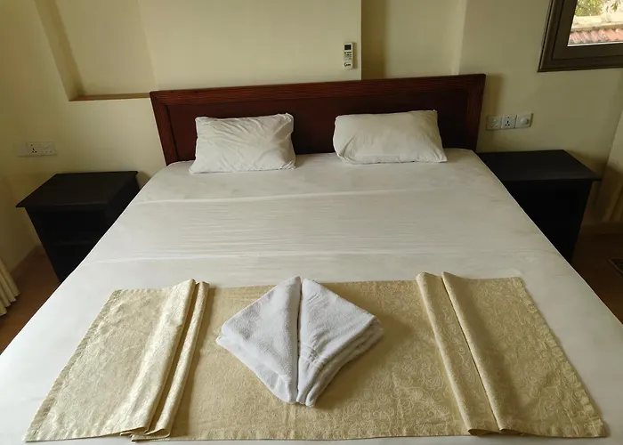 Royal Point Arugambay