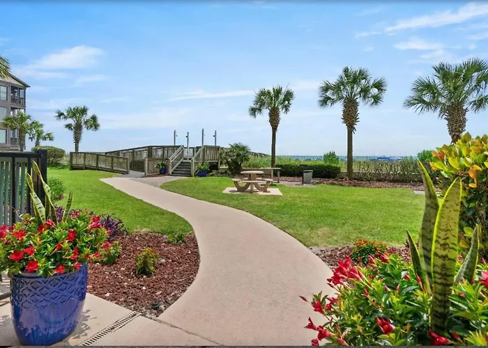Luxurious 4-Bedroom 3-Bathroom Condo Oceanfront "Picture Perfect"