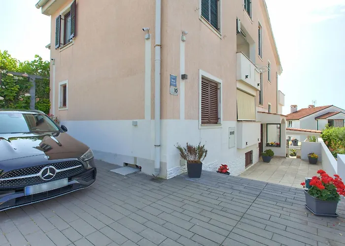 Villa Apartments Sinisa - City Of Krk