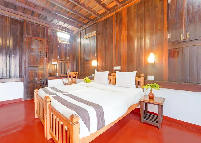 Alaya Stays Palm Dale Heritage Backwater Retreat With Garden & Restaurant