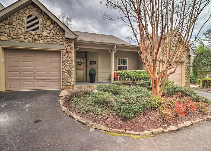 Indoor Pool & Golf Course Views: Lake Lure Condo!