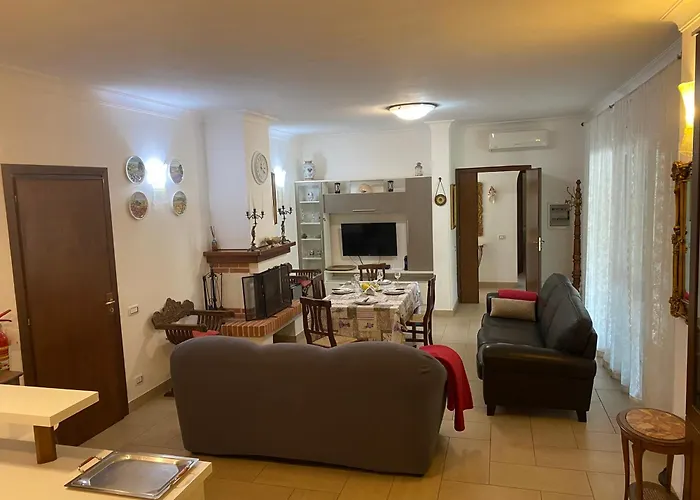 Comfortable&spacious villa - Baia Domizia