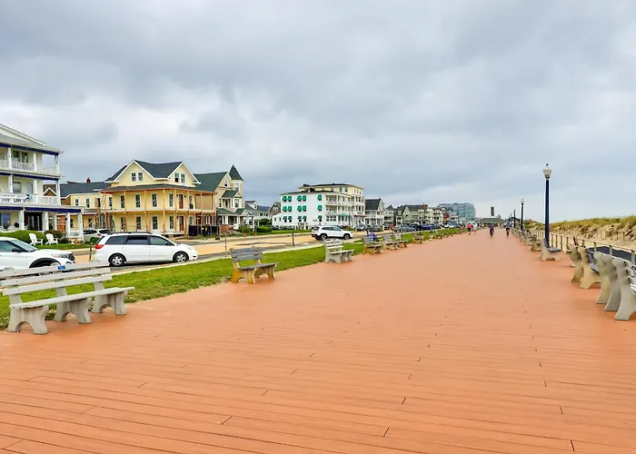 Walk To Downtown & Beach: Ocean Grove Apartment!