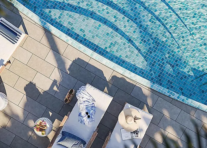 Naples Beach Club, A Four Seasons Resort