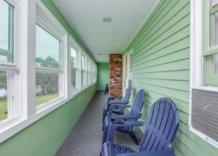 Lake Shore Farm Inn