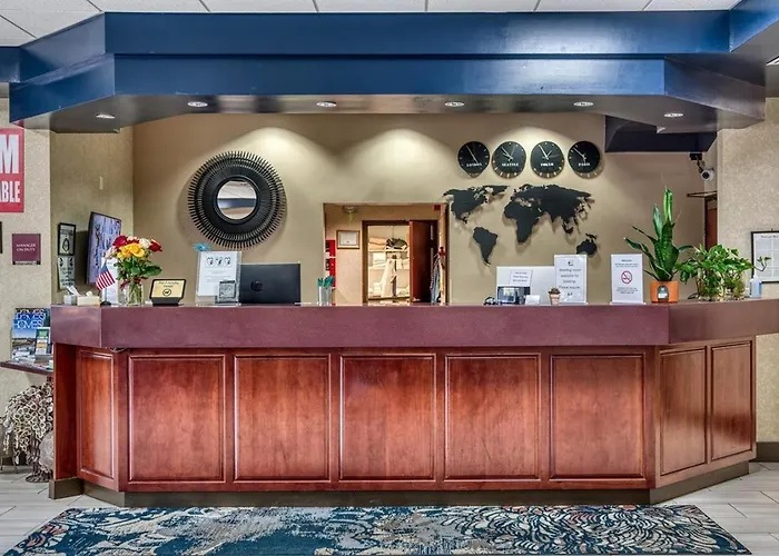 Evergreen Inn & Suites