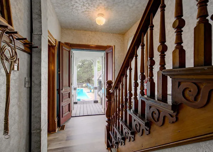 Rideau Lakes Country Home