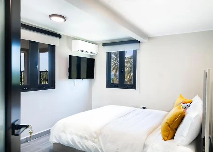 Aqua Villas Del Mar Ph 9 - 2 Bedroom Beachside Gem With Sublime Ocean Views