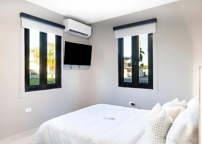 Aqua Villas Del Mar Apt 5 - 1Br Coastal Fun & Local Dining