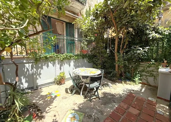 Historical Center With Garden "The Beach And The Cliff" 4