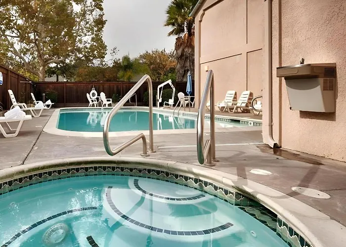 Cloverdale Wine Country Inn And Suites