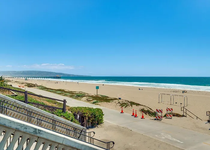 Steps To Ocean: Manhattan Beach Gem W/ Deck!