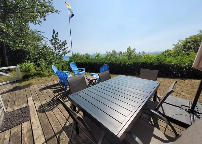 Great Lakes Getaway - Incredible Lakefront!
