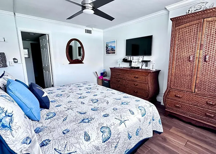 Excellent Beach Front Community, Golf Course, Tennis, Sunny Weather Year Round!