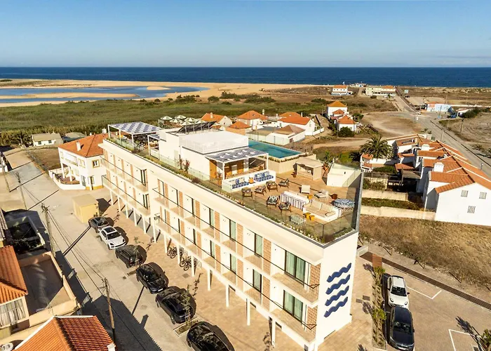 Amarello Hotel Praia Santo André, Tapestry Collection by Hilton