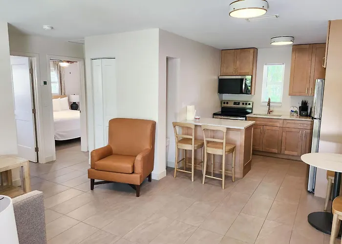 Marco Island Lakeside Inn