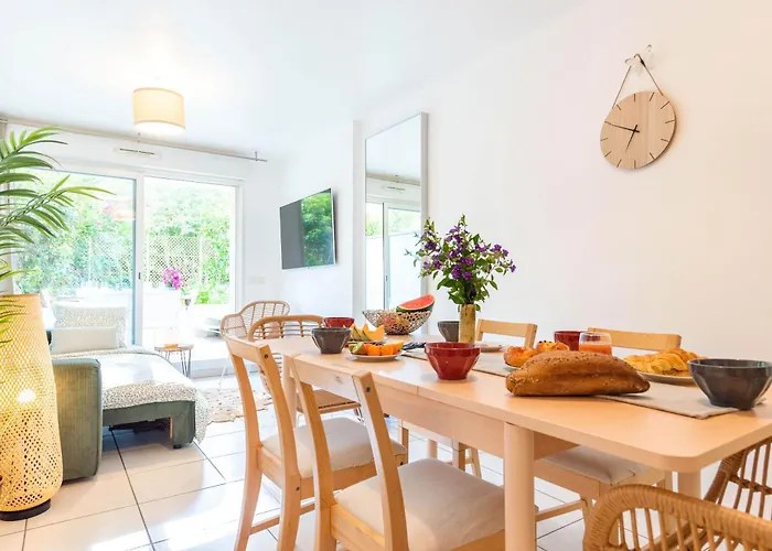 Bao Location: Tranquil Garden Retreat with Private Parking