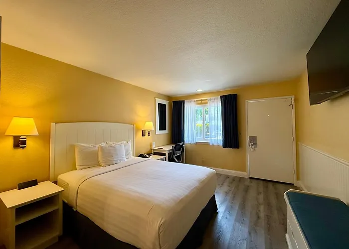 Monterey Bay Lodge