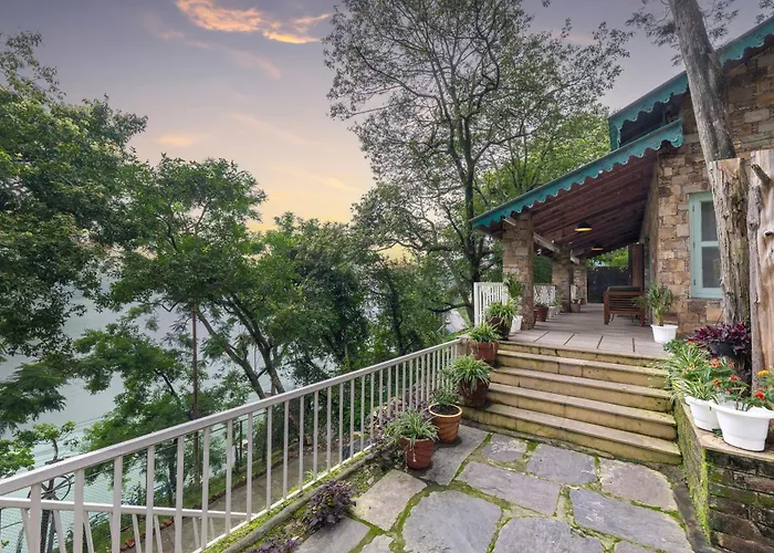 Echor Malusara Lakeview Retreat Bhimtal