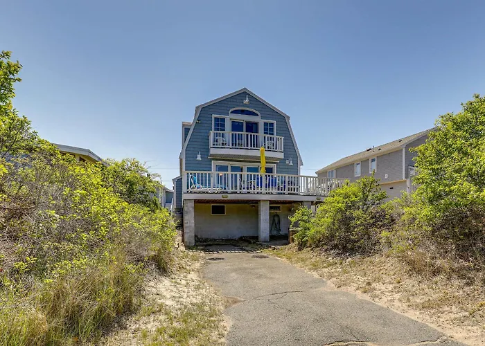Inviting Rockport Rental W/ Deck: Walk To Beach!