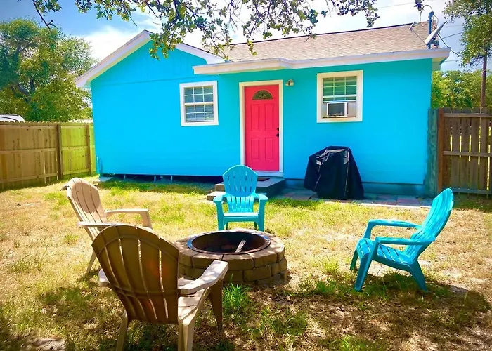 Aqua Bungalow - One Mile Away From Cove Harbor