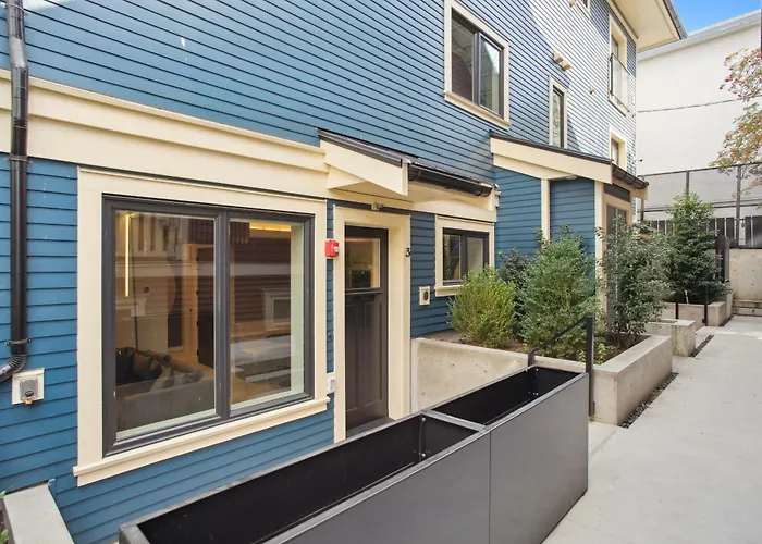 Designer 2Br In Downtown Steps From Sunset Beach