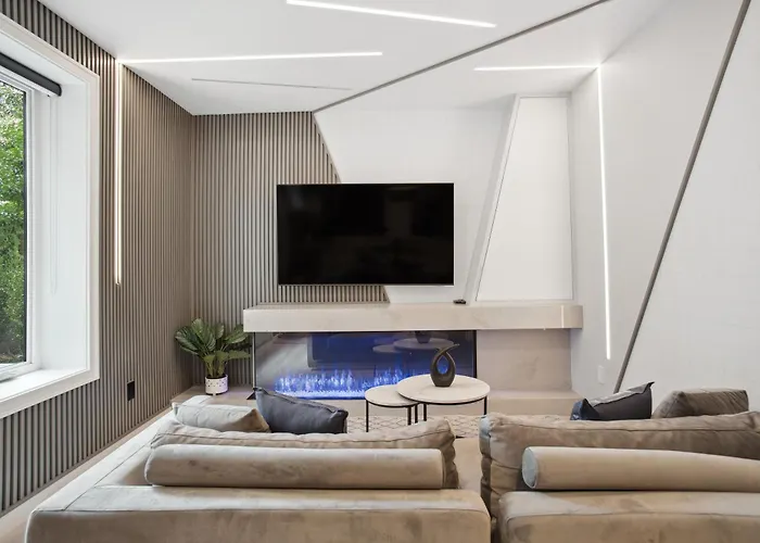 Designer 2Br In Downtown Steps From Sunset Beach