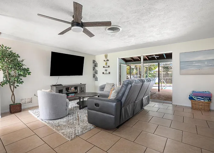 3 Bedroom, 6 Beds, Heated Pool, Spa, Bbq, Fire Pit