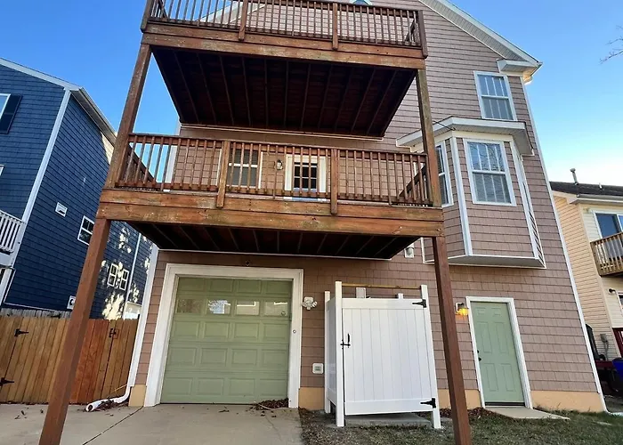 Ocean View Beach House, Sleeps 8 Coastal Luxe Seabreeze