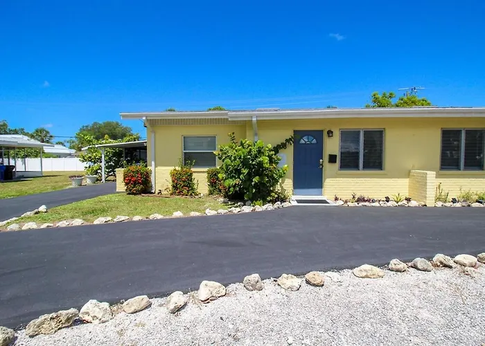 2 Bedroom Home With Private Beach Access To Golden Beach - Luna Sea