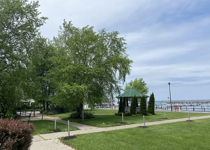 Clarion Hotel Conference Center On Lake Erie