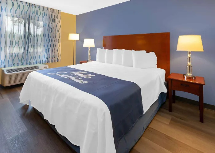 Days Inn By Wyndham Milan Sandusky South
