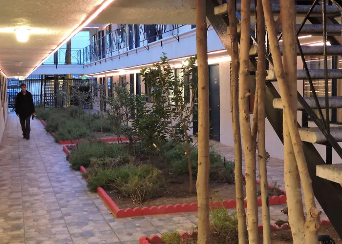 La Adventurer Hotel