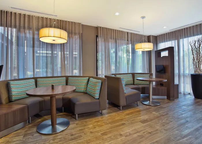 Courtyard By Marriott Gulfport Beachfront