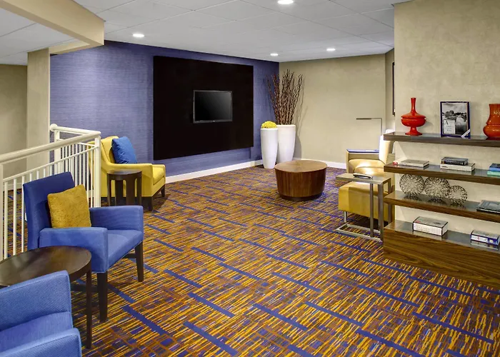 Courtyard By Marriott Columbus Downtown