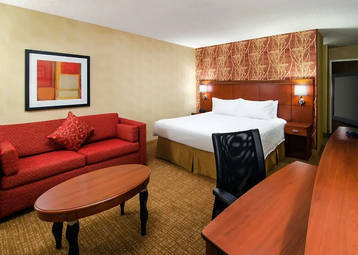 Courtyard By Marriott Bakersfield