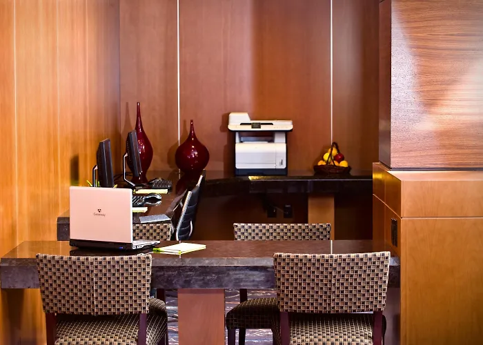 Courtyard By Marriott Boston Logan Airport