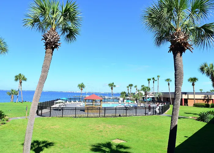 Quality Inn & Suites Gulf Breeze Bayside Near Pensacola Beach